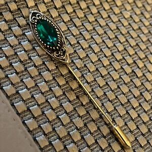 Vintage Emerald Green Crystal/Gold Stick Pin